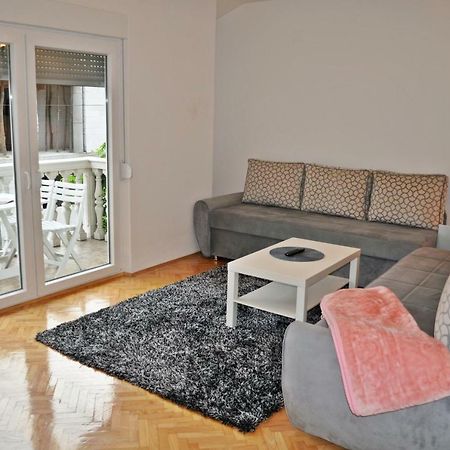 Apartman Dina Tuzla Exterior foto
