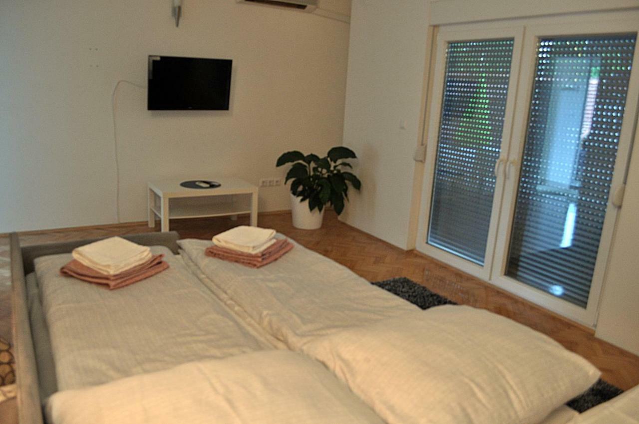 Apartman Dina Tuzla Exterior foto