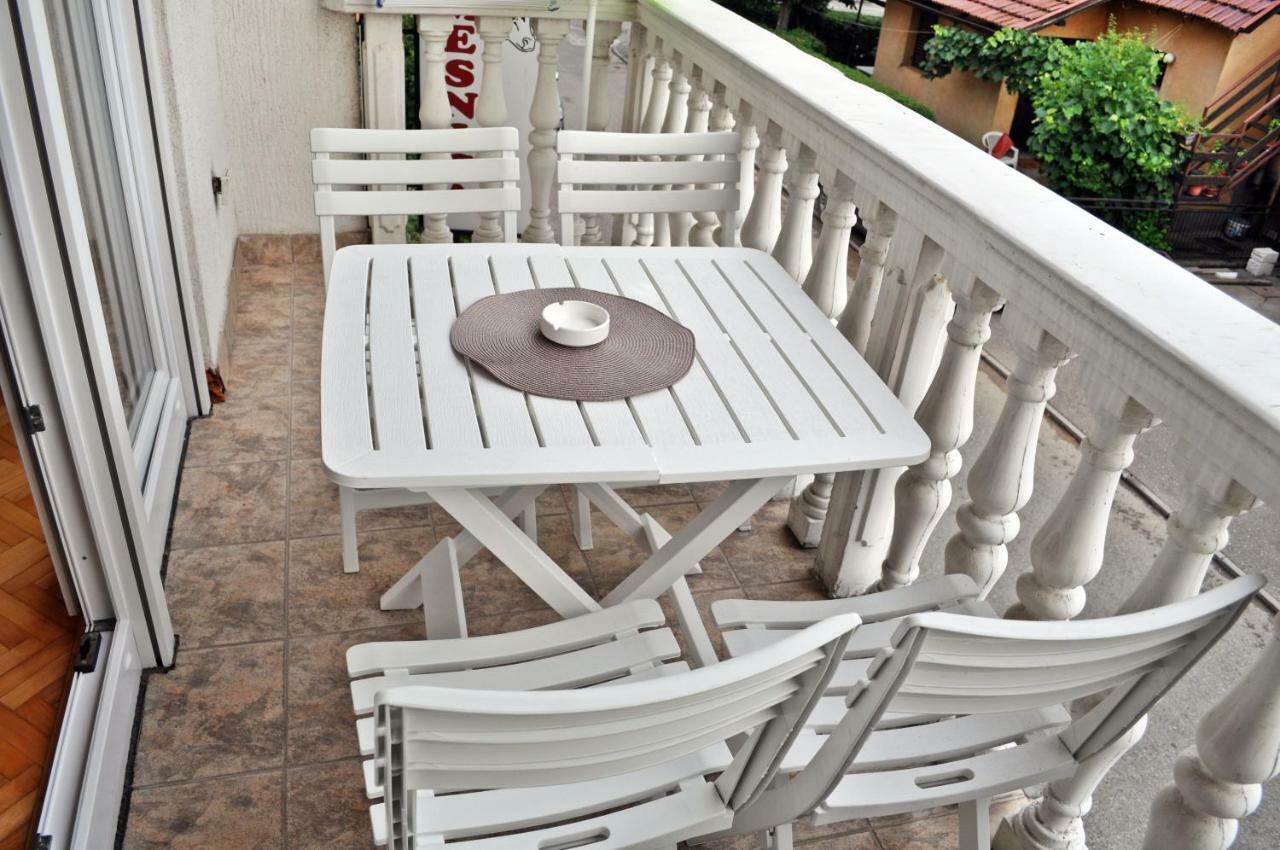 Apartman Dina Tuzla Exterior foto